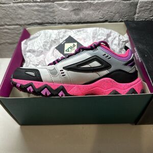 Fila Oakmont Tr Shoes Style 3JM01566-059 Size 4 Youth Gray/Black/Pink